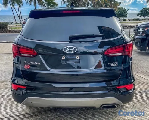 2017 Hyundai Santa Fe — foto 6 / 10
