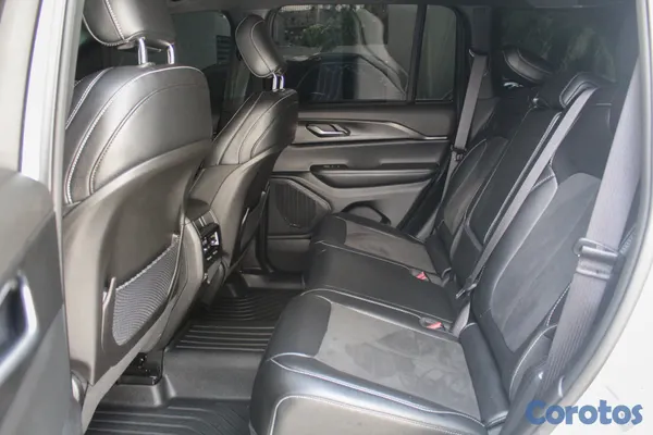 2024 Jeep Grand Cherokee — foto 8 / 11