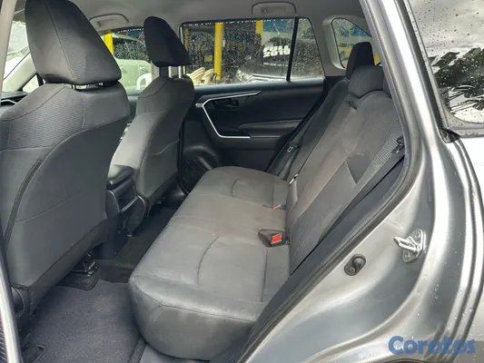 2020 Toyota Rav-4 — foto 9 / 11