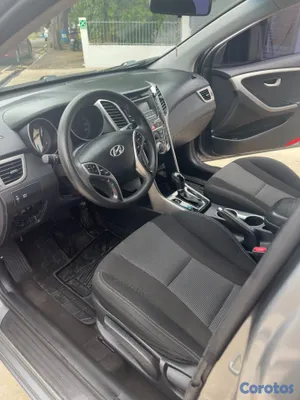 2017 Hyundai Elantra — foto 8 / 12