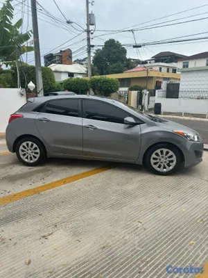 2017 Hyundai Elantra — foto 9 / 12