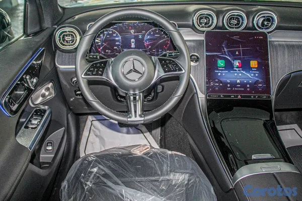2026 Mercedes-Benz Clase GLC — foto 2 / 9