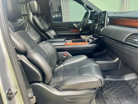 2020 Lincoln Navigator — foto 8 / 10