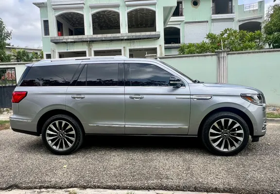 2020 Lincoln Navigator — foto 9 / 10