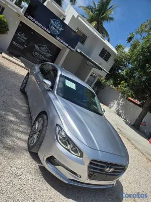 2018 Hyundai Grandeur — foto 12 / 19