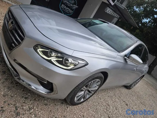 2018 Hyundai Grandeur — foto 16 / 19