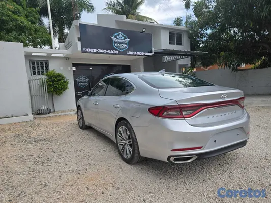 2018 Hyundai Grandeur — foto 17 / 19