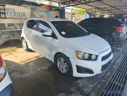 2014 Chevrolet Sonic Hatchback — foto 6 / 13