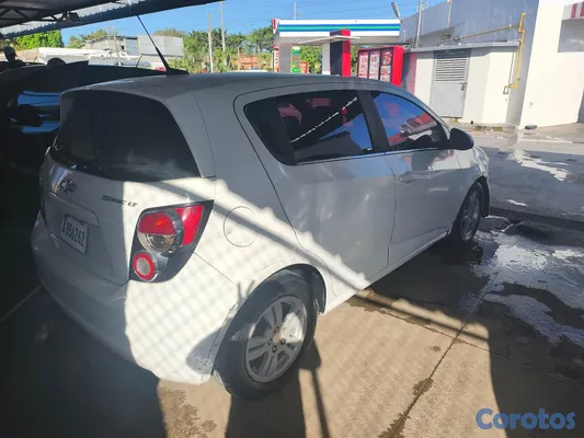 2014 Chevrolet Sonic Hatchback — foto 12 / 13