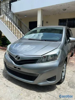 2013 Toyota Vitz — foto 2 / 7