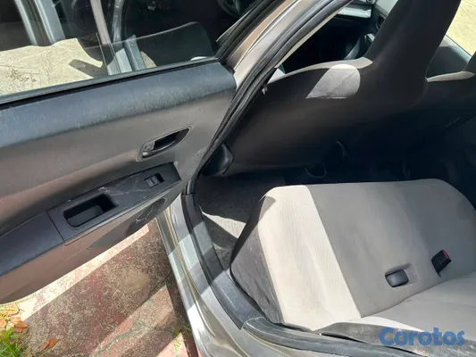 2013 Toyota Vitz — foto 7 / 7
