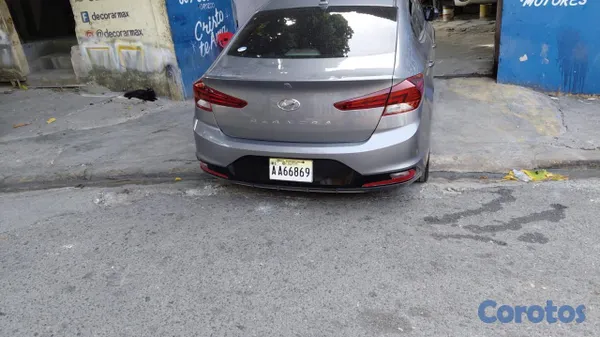 2019 Hyundai Elantra — foto 2 / 6