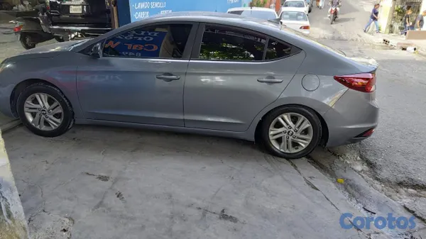 2019 Hyundai Elantra — foto 3 / 6