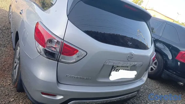 2015 Nissan Pathfinder — foto 2 / 6