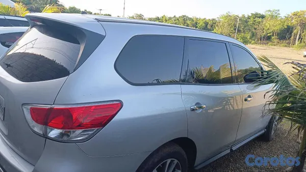 2015 Nissan Pathfinder — foto 3 / 6