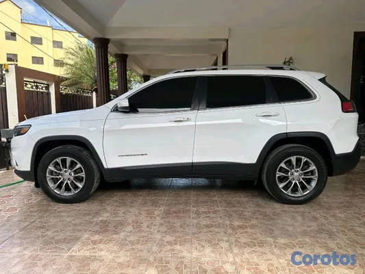 2019 Jeep Cherokee — foto 13 / 16