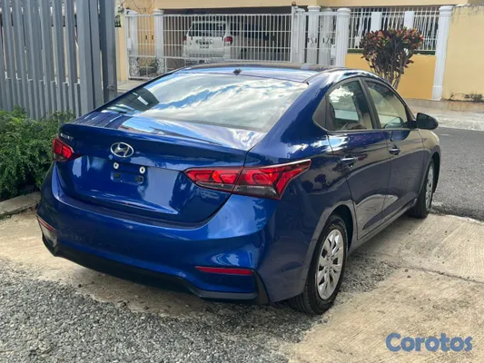 2020 Hyundai Accent — foto 3 / 10