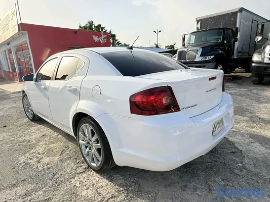 2014 Dodge Avenger — foto 6 / 9