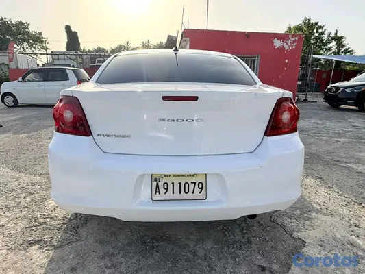2014 Dodge Avenger — foto 7 / 9