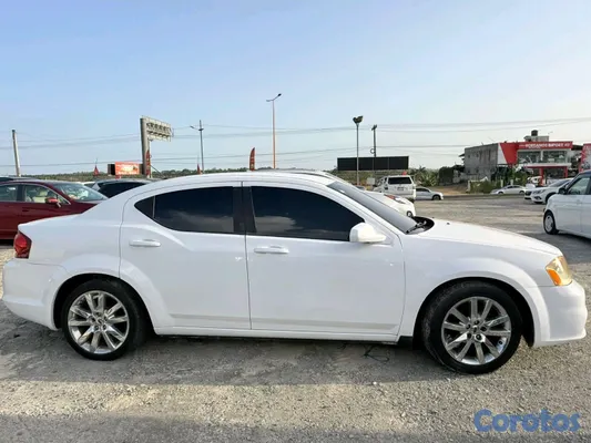 2014 Dodge Avenger — foto 9 / 9