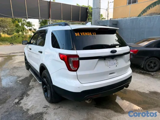 2017 Ford Explorer — foto 3 / 4