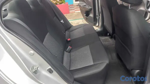 2022 Nissan Versa — foto 2 / 11