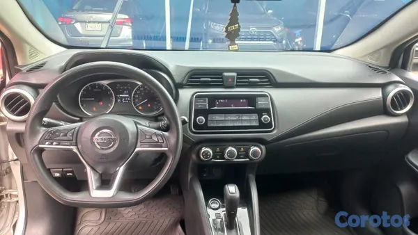 2022 Nissan Versa — foto 4 / 11