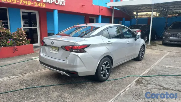 2022 Nissan Versa — foto 6 / 11