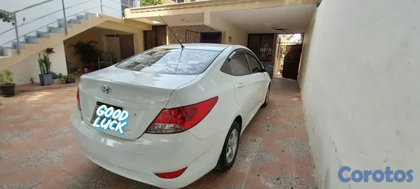 2014 Hyundai Accent — foto 2 / 9