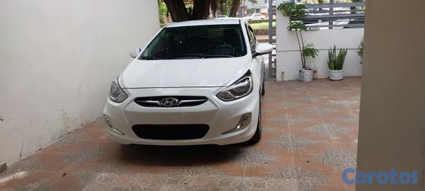2014 Hyundai Accent — foto 3 / 9