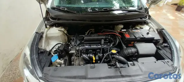 2014 Hyundai Accent — foto 5 / 9