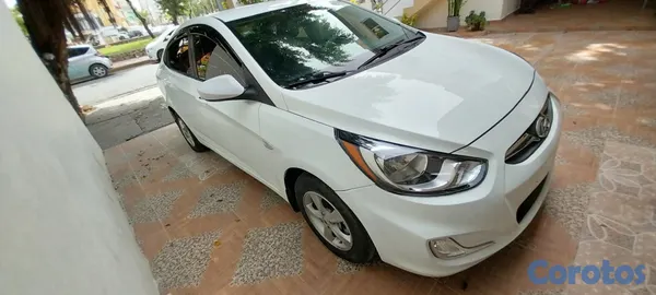 2014 Hyundai Accent — foto 6 / 9