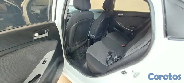 2014 Hyundai Accent — foto 8 / 9
