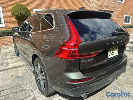 2018 Volvo Xc60 — foto 4 / 9
