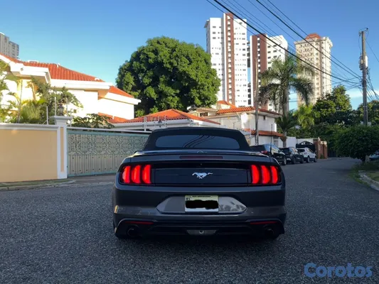 2019 Ford Mustang — foto 4 / 12