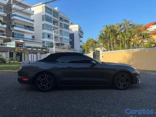 2019 Ford Mustang — foto 5 / 12