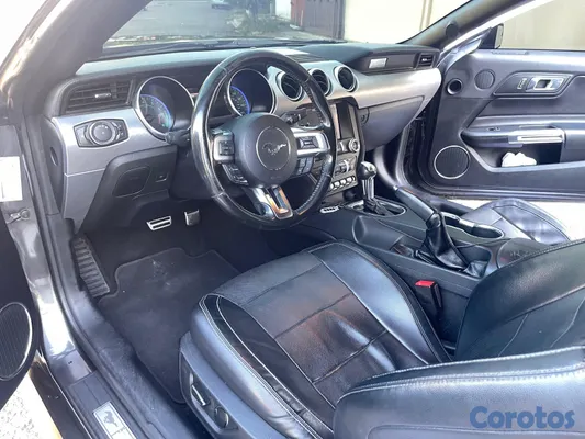 2019 Ford Mustang — foto 6 / 12