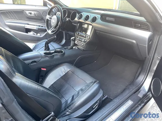 2019 Ford Mustang — foto 8 / 12
