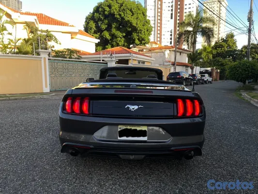 2019 Ford Mustang — foto 10 / 12