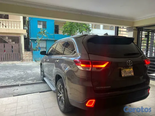 2019 Toyota Highlander — foto 2 / 7
