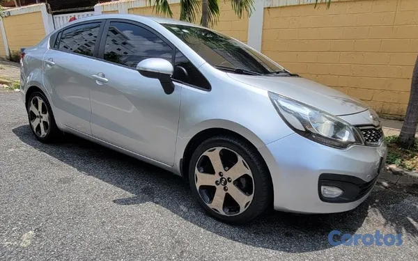 2013 Kia Rio — foto 5 / 11
