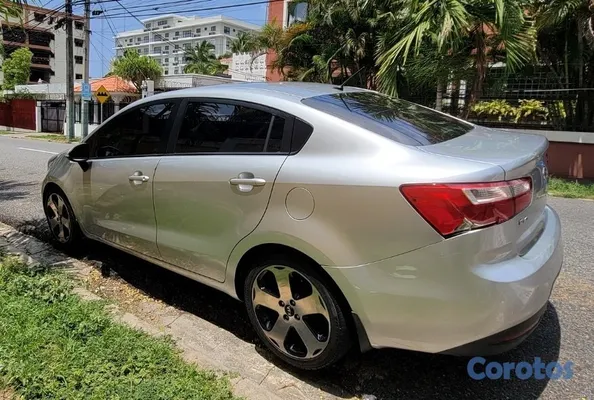 2013 Kia Rio — foto 6 / 11