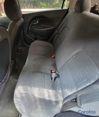 2013 Kia Rio — foto 7 / 11
