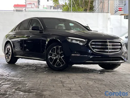 2026 Mercedes-Benz Clase E 300 — foto 2 / 11