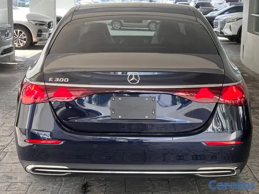 2026 Mercedes-Benz Clase E 300 — foto 3 / 11