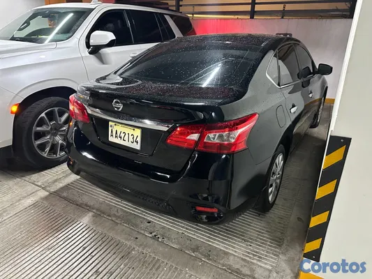 2017 Nissan Sentra — foto 5 / 7