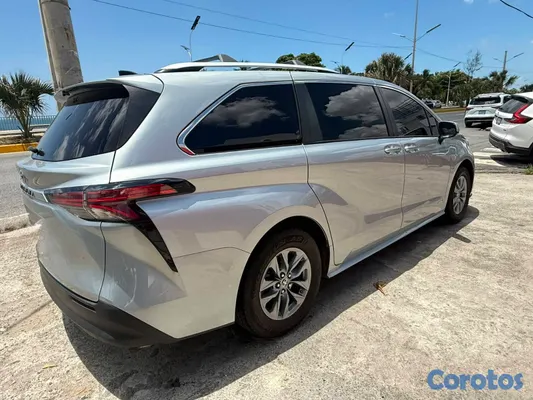 2021 Toyota Sienna — foto 8 / 10