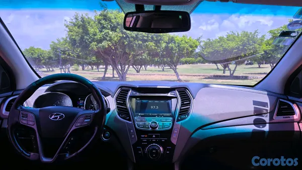 2013 Hyundai Santa Fe — foto 9 / 18