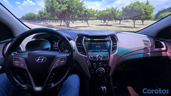 2013 Hyundai Santa Fe — foto 15 / 18