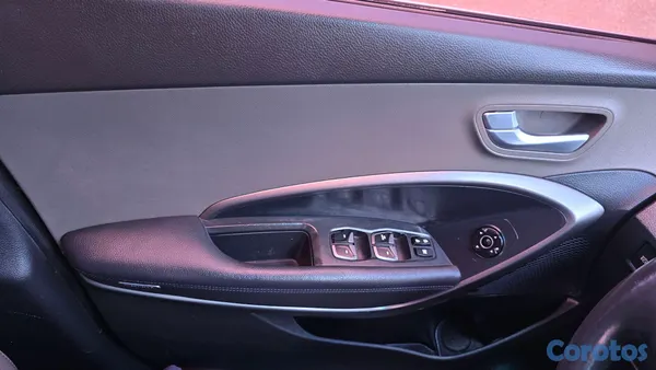 2013 Hyundai Santa Fe — foto 16 / 18